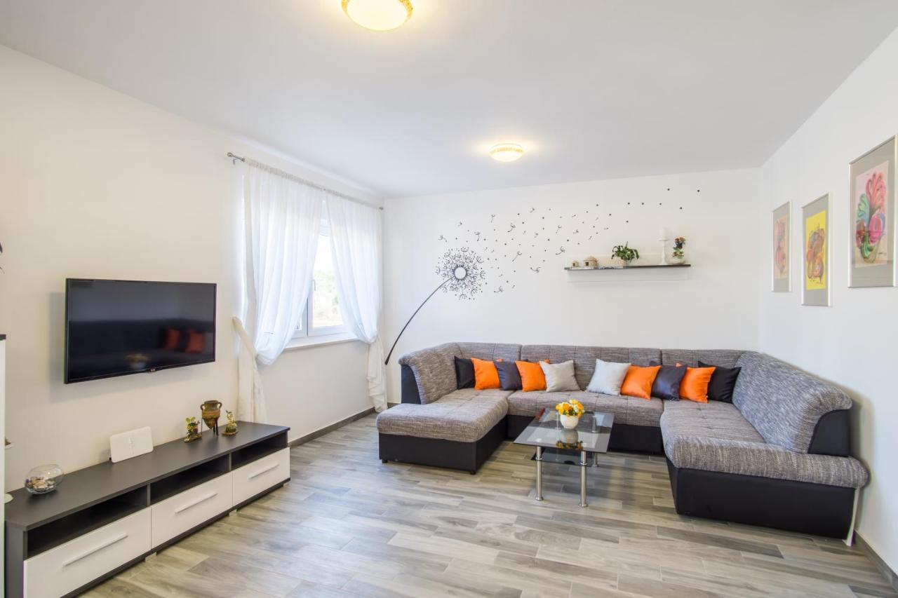 Апартаменты Casa Matea - 90 M From The Sea, New Private Swimming Pool Пула Экстерьер фото